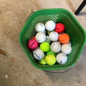 12 Mixed Golf Balls *2 Pro V1 included