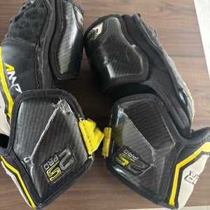 Medium Senior Bauer Supreme 2S Pro Elbow Pads Pro Stock (Used)