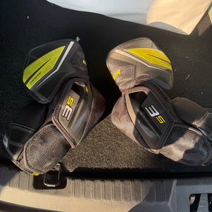Medium Senior Bauer Supreme Elbow Pads  (New)