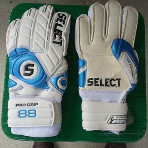 Select #60-188 88 Adulr Pro Grip Goalie Gloves- Size 10 (New)