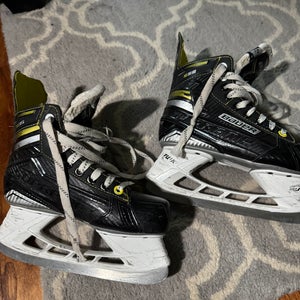 Bauer Supreme S35 Hockey Skates Regular Width Size 2.5 (Used)