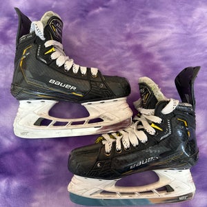 Junior Bauer Supreme M5 Pro Hockey Skates Regular Width Size 3.5 (Used)