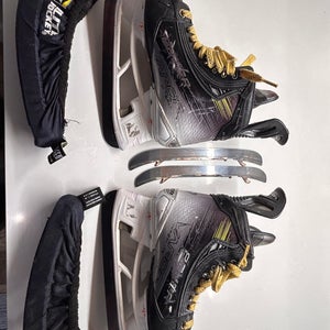 Bauer Vapor Hyperlite 2 Hockey Skates Regular Width Size 4 (Used)