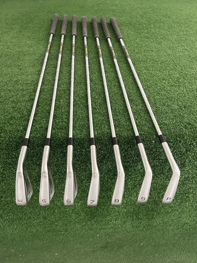 Taylormade R360 XD Iron Set 4-P / Taylormade XD 60 Stiff Graphite
