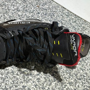 2023 Bauer Vapor Hyperlite Hockey Skates Pro Stock Size 5.5 (Used)