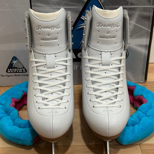 Jackson Ultima Freestyle FS2190 Women Ladies White Figure Ice Skates Size 8 W