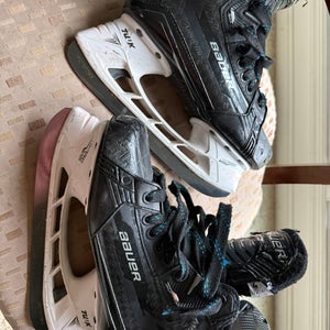 Bauer Supreme Mach Hockey Skates Regular Width Size 4 (Used)