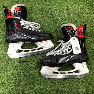 Intermediate Bauer Vapor 3X Pro Hockey Skates Size 4 (Used)