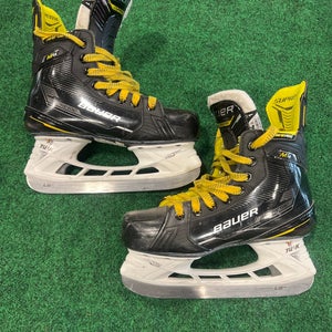 Intermediate Bauer Supreme M4 Hockey Skates| (Fit 1) Size 4.5 (Used)