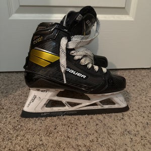 Bauer Supreme UltraSonic Hockey Goalie Skates Extra Wide Width Size 5.5 (Used)