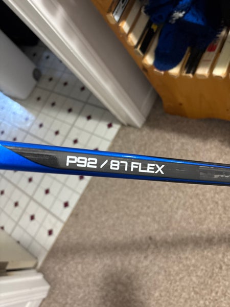 Senior Bauer Vapor Hyperlite 2 Right Handed Hockey Stick P92 (New)