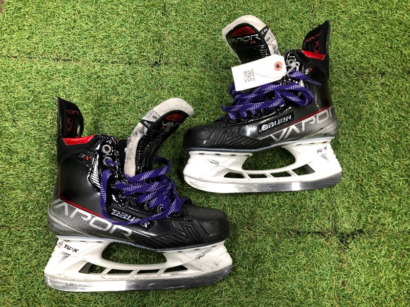 Intermediate Bauer Vapor 3X Hockey Skates Size 5 (Used)