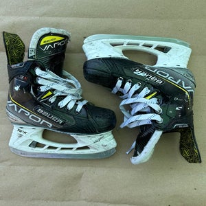 Junior Bauer Vapor 3X Hockey Skates Regular Width Size 1.5 (Used)