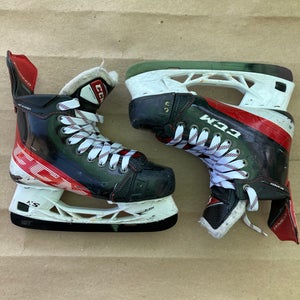 Intermediate CCM JetSpeed FT4 Pro Hockey Skates Regular Width Size 5 (Used)