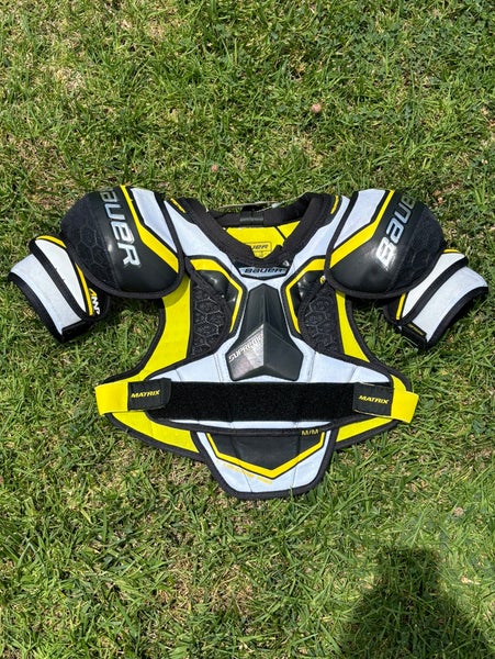 Medium Junior Bauer Supreme Matrix Shoulder Pads