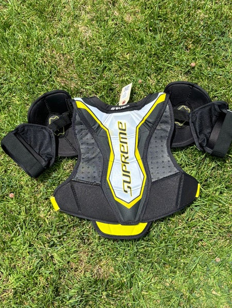 Medium Junior Bauer Supreme Matrix Shoulder Pads