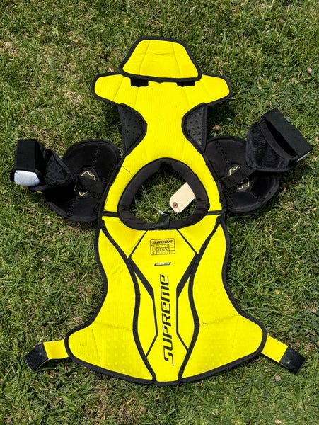 Medium Junior Bauer Supreme Matrix Shoulder Pads