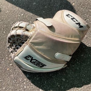 CCM Extreme Flex III Goalie Glove | Senior Regular