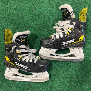 Junior Bauer Supreme M4 Hockey Skates (Regular) | Size 1.5 (Used)
