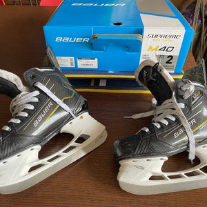 Used Intermediate Bauer Supreme M40 Hockey Skates