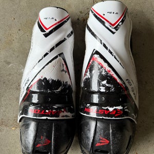Youth Easton Synergy 20 10" Shin Pads (Used)