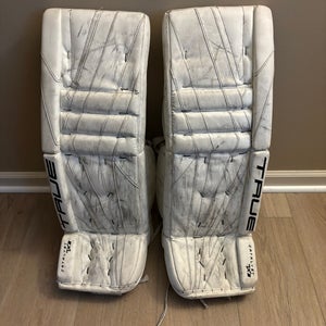 31"  2023 True Catalyst 7X3 Goalie Leg Pads  (Used)