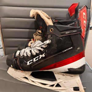 2023 CCM JetSpeed Control Hockey Skates Regular Width 9.5 (Used)