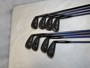 Cleveland (Used) Right Handed Men's Graphite Shaft 8 Pieces Iron Set