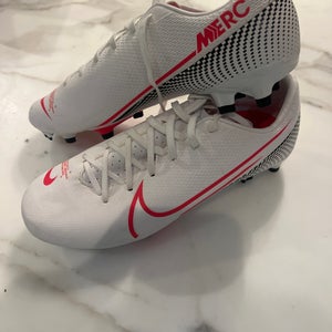 Nike Mercurial Vapor 15 Cleats (New)