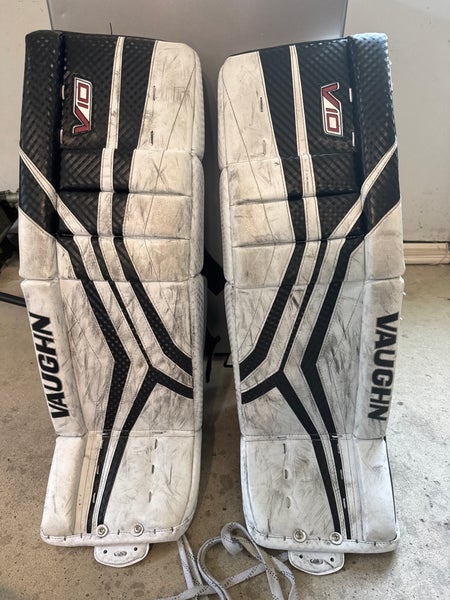 31"  Vaughn Velocity V10 Goalie Leg Pads  (Used)