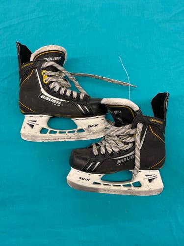 Junior Bauer Supreme One.5 Hockey Skates | Size 2.5 (Used)
