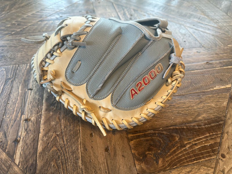 2023 Wilson Right Hand Throw Catcher's A2000 Baseball Glove 33" (New)