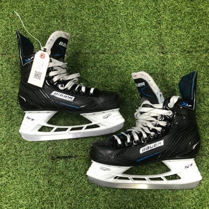 Intermediate Bauer XLP Hockey Skates Regular Width Size 5 (Used)