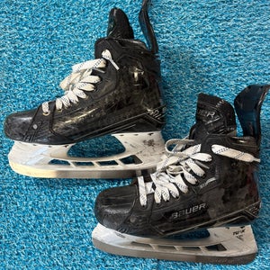 Intermediate Bauer Supreme Mach Hockey Skates 6 (Used)