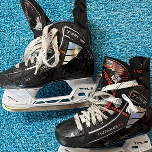 Intermediate True HZRDUS 7X Hockey Skates Regular Width 6.5 (Used)