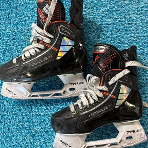 Junior True HZRDUS 7X Hockey Skates Regular Width Size 1 (Used)