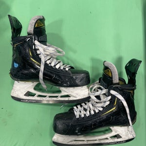 Senior Bauer Supreme 2S Pro Hockey Skates Regular Width 8 (Used)