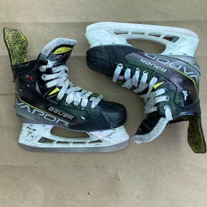 Junior Bauer Vapor 3X Hockey Skates Regular Width Size 3 (Used)