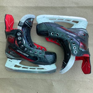 Youth Bauer Vapor X5 Pro Hockey Skates Regular Width 13.5 (Used)