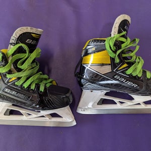 Bauer Supreme S35 Hockey Skates Regular Width Size 1 (Used)