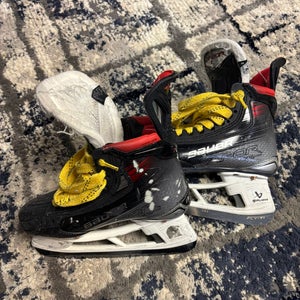 Bauer Vapor 5x pro Hockey Skates With Two Pairs Of Fly Ti Steel Blades   Size 3.5 (Used)