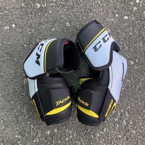 Senior Large CCM Tacks 9060 Elbow Pads (Used)