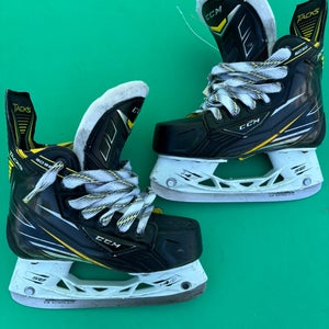 Junior CCM Tacks 6092 Hockey Skates Regular Width Size 1.5