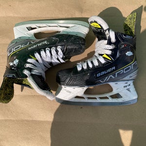 Junior Bauer Vapor 3X Hockey Skates Regular Width Size 2 (Used)