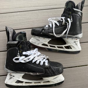 Bauer Vapor Hyperlite Hockey Skates Regular Width Pro Stock 10 (Used)