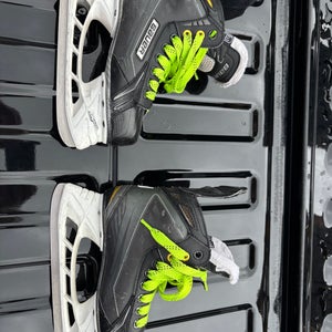 Bauer Supreme 1S Hockey Skates Regular Width Size 3 (Used)
