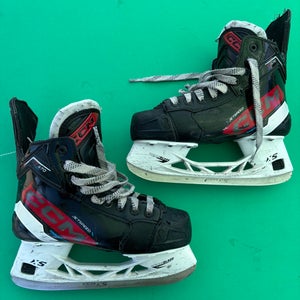 Junior CCM JetSpeed FT670 Hockey Skates Regular Width Size 3