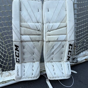 28"  CCM Extreme Flex 5.5 Goalie Leg Pads (Used)