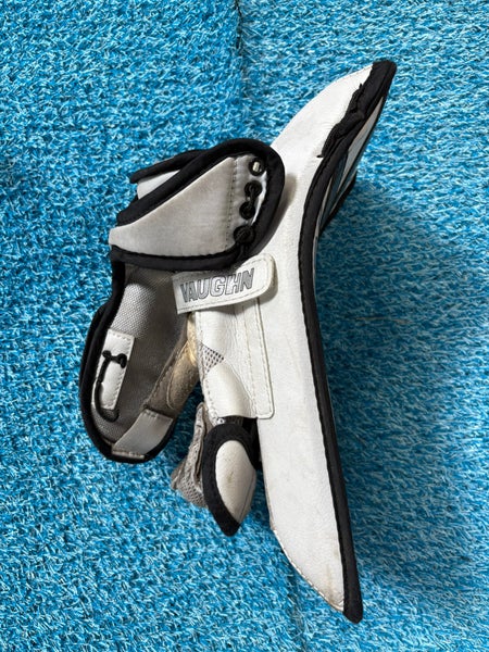 Junior Vaughn Velocity 7200 Goalie Blocker Regular (Used)