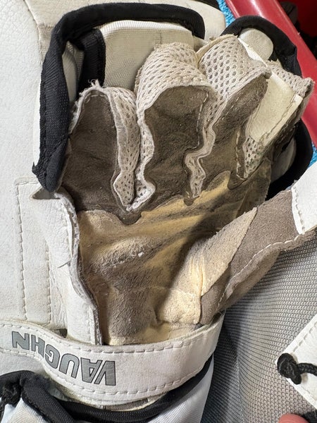 Junior Vaughn Velocity 7200 Goalie Blocker Regular (Used)